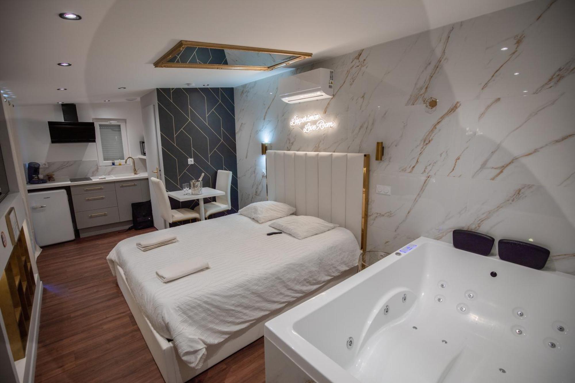 L'Experience Love Room Saint-Jean-Bonnefonds Buitenkant foto