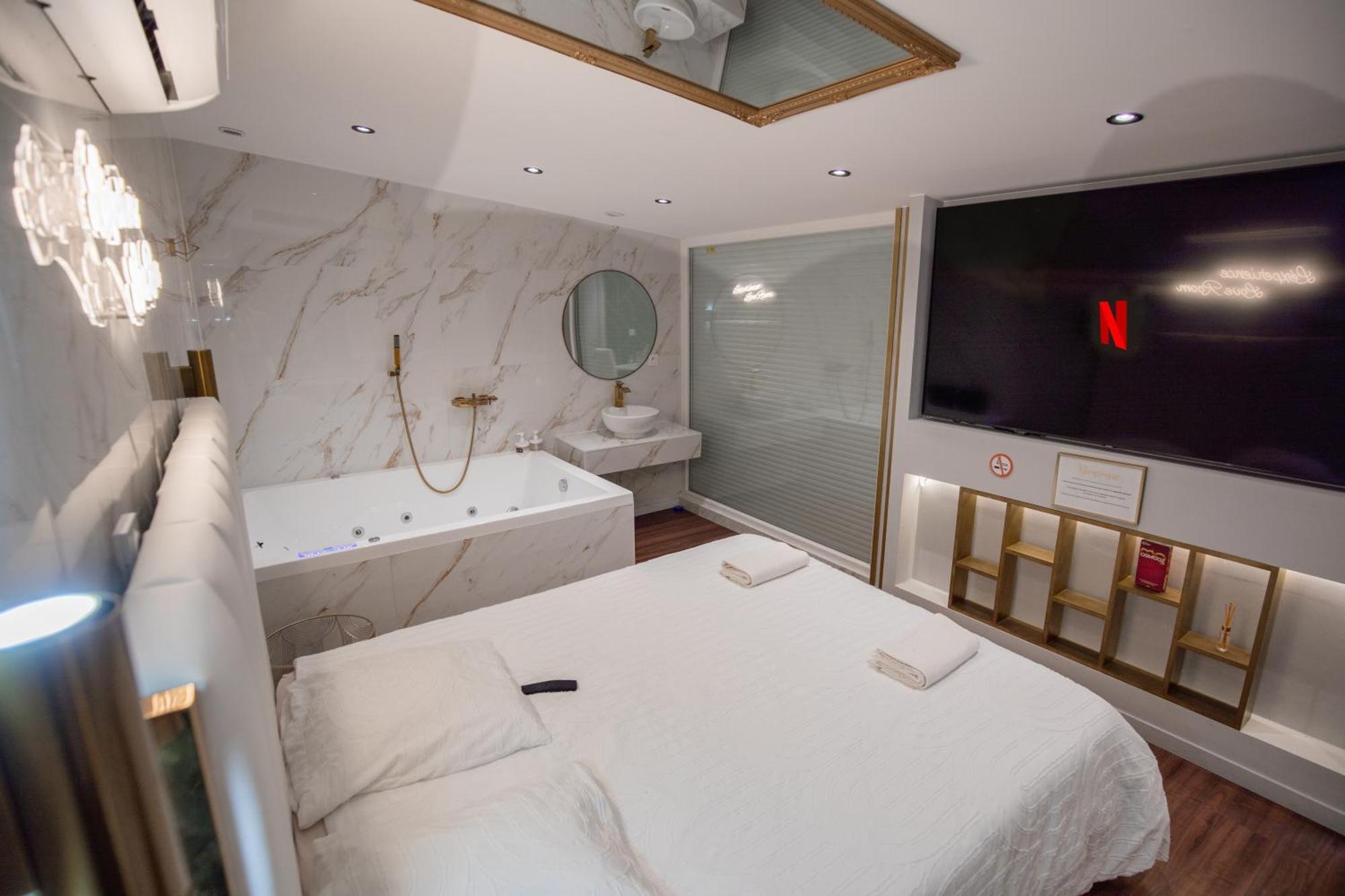 L'Experience Love Room Saint-Jean-Bonnefonds Buitenkant foto