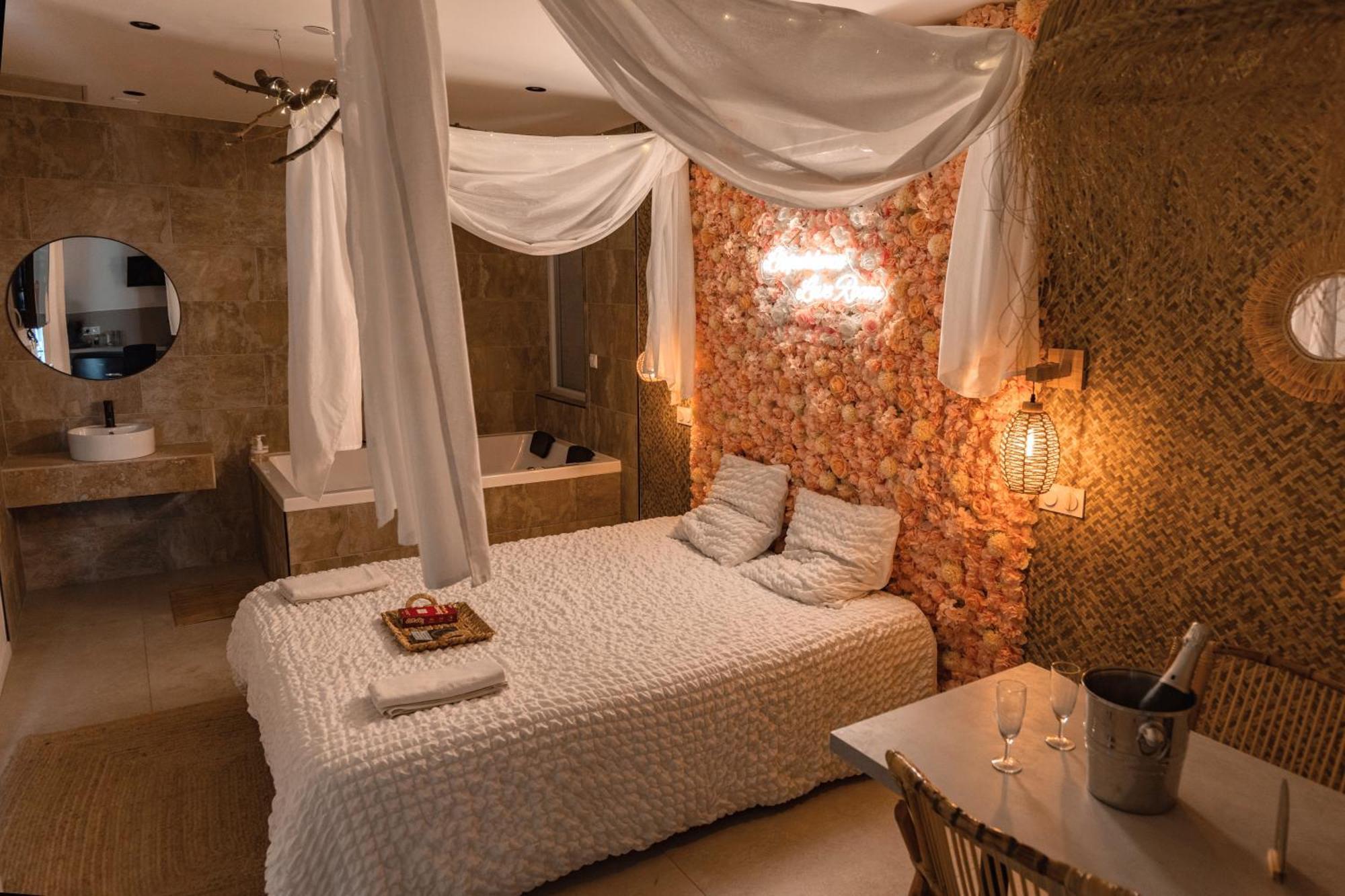 L'Experience Love Room Saint-Jean-Bonnefonds Buitenkant foto