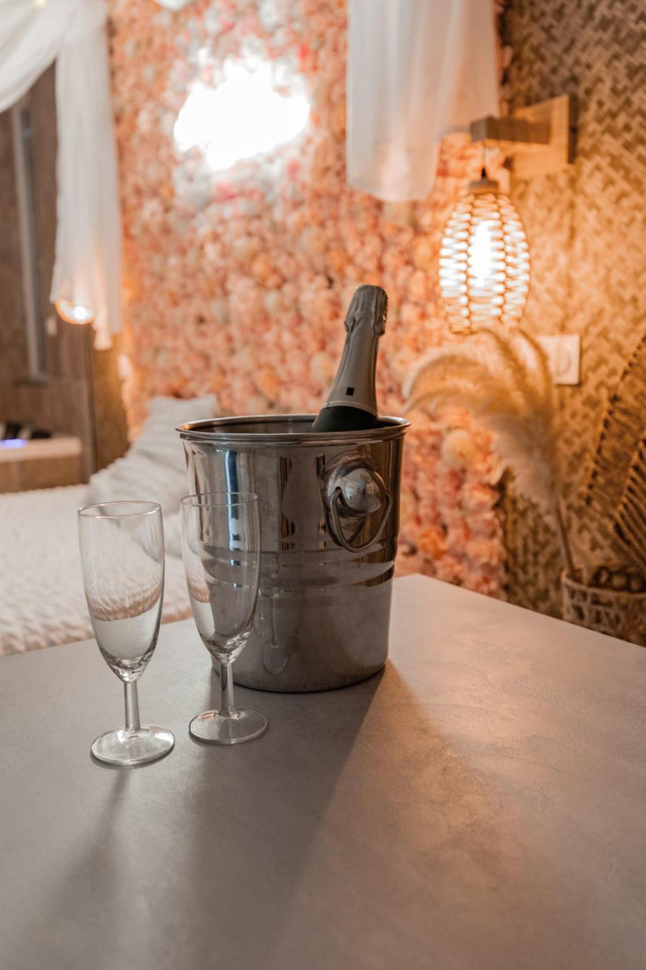 L'Experience Love Room Saint-Jean-Bonnefonds Buitenkant foto